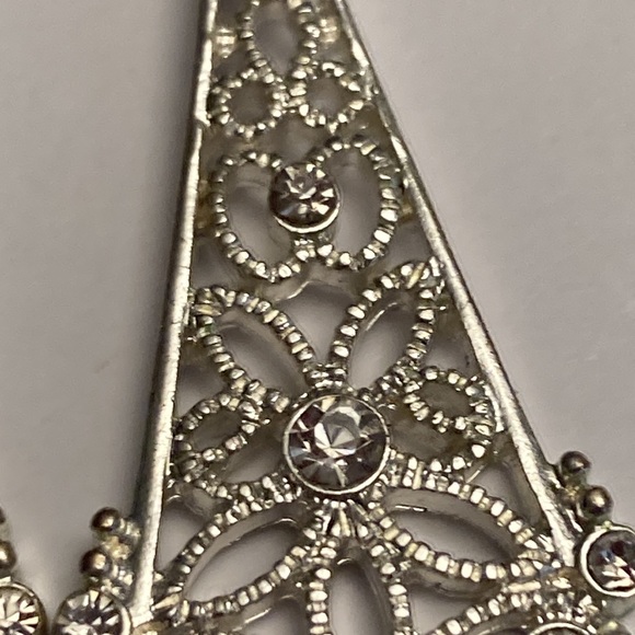 Silver Tone Metal Openwork Flower Floral Earrings - Picture 6 of 14